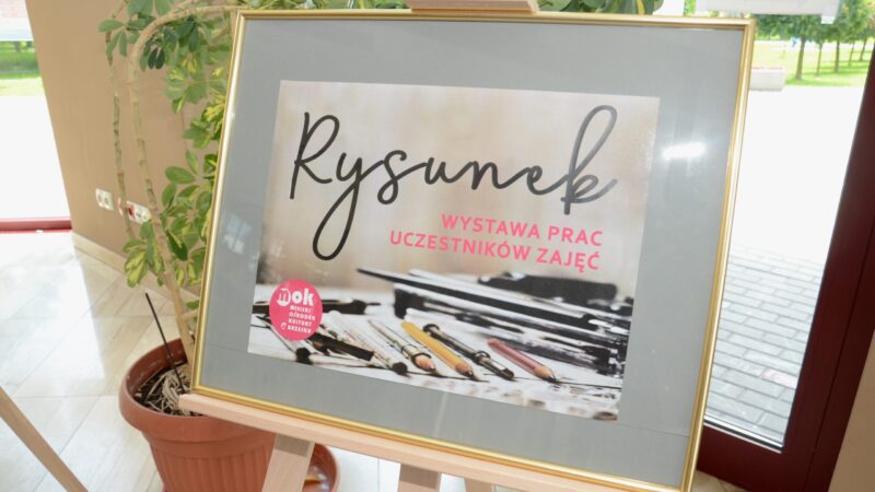 Wystawa prac uczestników zajęć rysunku w MOK